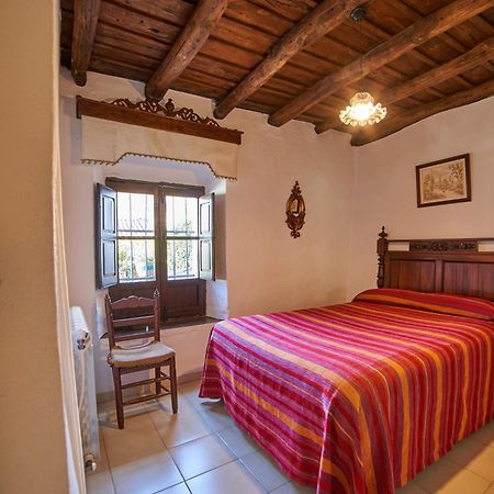 El Tragaluz - Casas en el pueblo para 4 personas Fuenteheridos Exterior foto